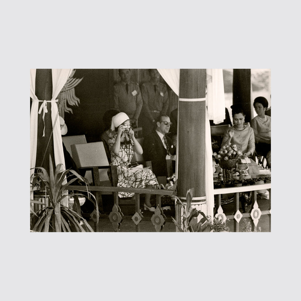 Michel Le Tac (*1943) – Queen Elizabeth II & Prince Philip on their Royal Tour, 1972 – Vintage Cameras & Lenses – Coeln Cameras