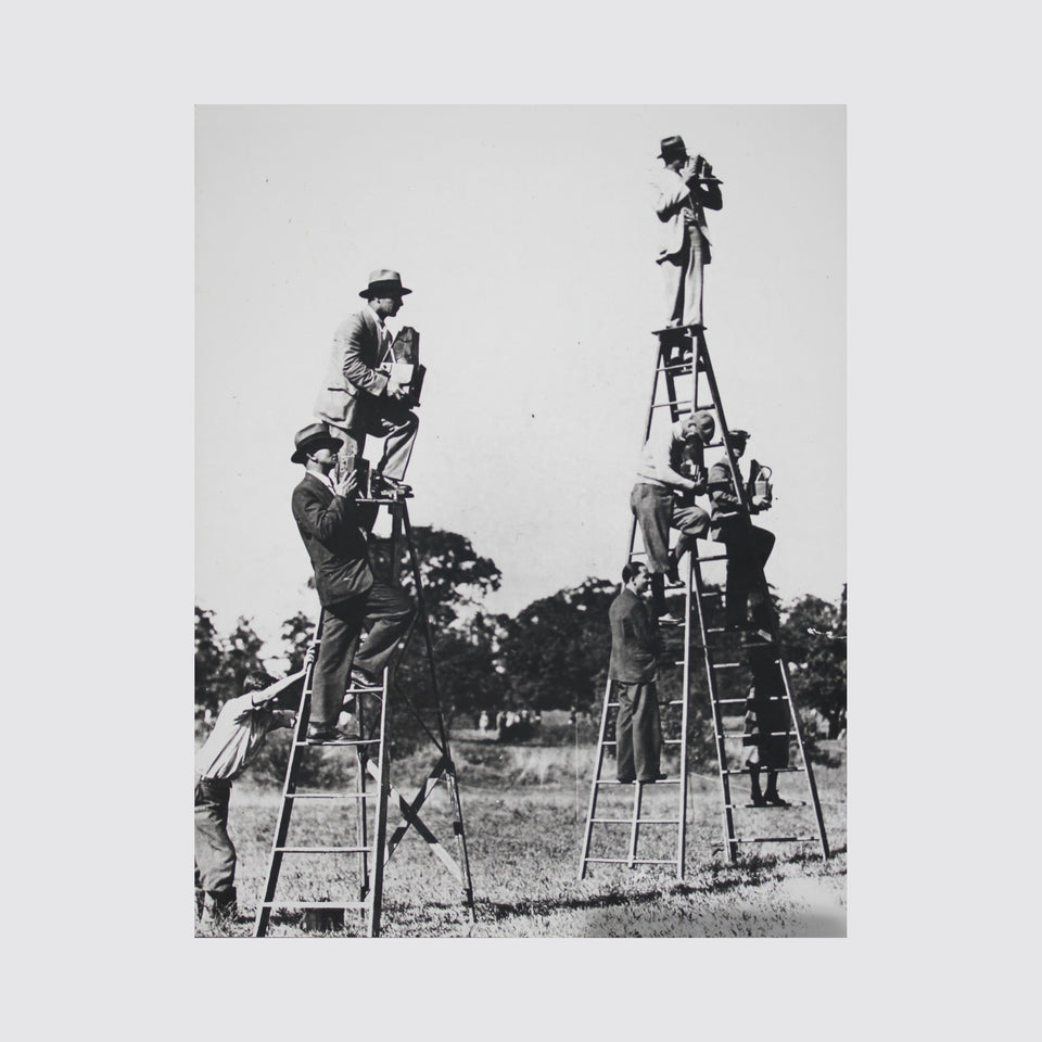 Hélène Roger-Viollet (1901–1985) Press photographers on ladders, France 1940s – Vintage Cameras & Lenses – Coeln Cameras