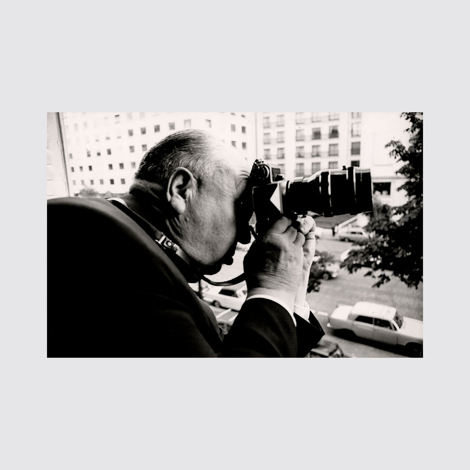 Patrick de Mervellec (*1945) – Alfred Hitchcock with a Nikon camera, 1966 – Vintage Cameras & Lenses – Coeln Cameras